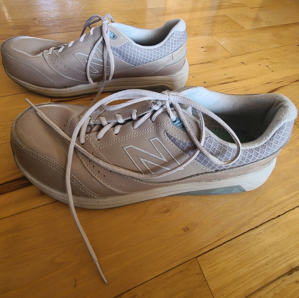 sz12 New Balance Tan Sneakers